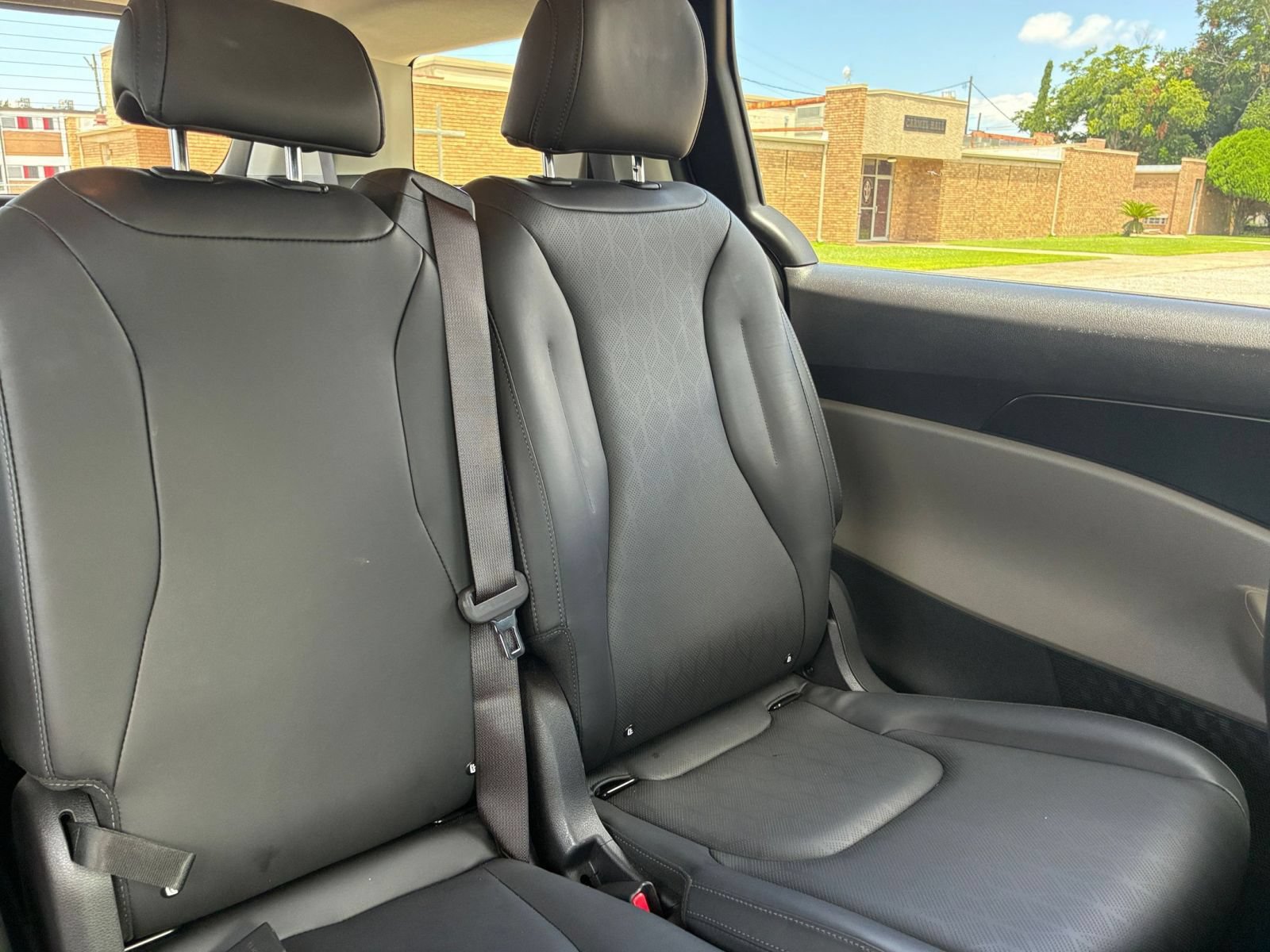 Used 2026 Kia Carnival FWD image 36
