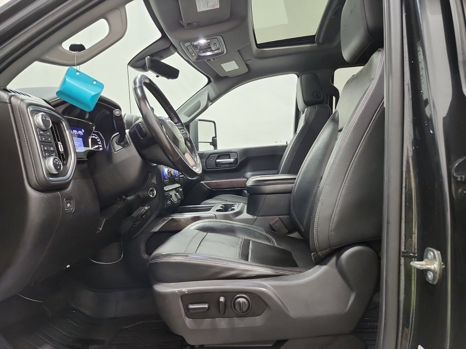 Used 2020 GMC Sierra 3500 Denali w/ Denali Ultimate Package image 9