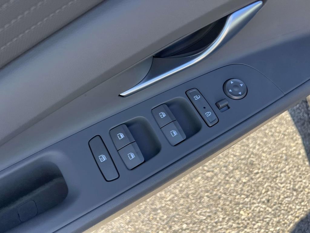 Certified 2023 Hyundai Elantra SEL w/ Preferred Accessory Package image 16