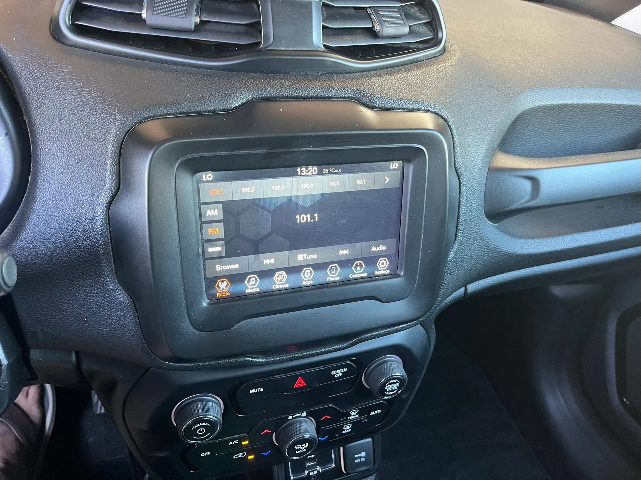 Used 2019 Jeep Renegade Altitude w/ Quick Order Package 2XM FWD image 10