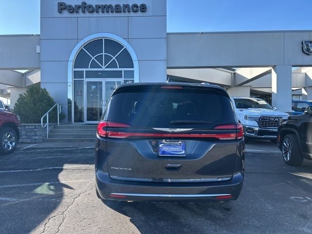 Used 2021 Chrysler Pacifica Touring-L w/ Premium & Safety Sphere Group image 10