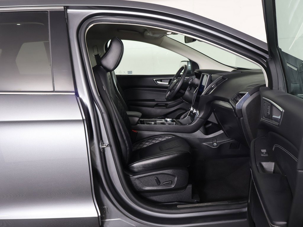 Used 2024 Ford Edge Titanium image 29