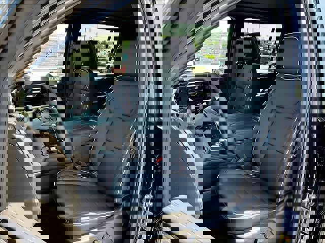 New 2025 Chevrolet Suburban Premier image 9