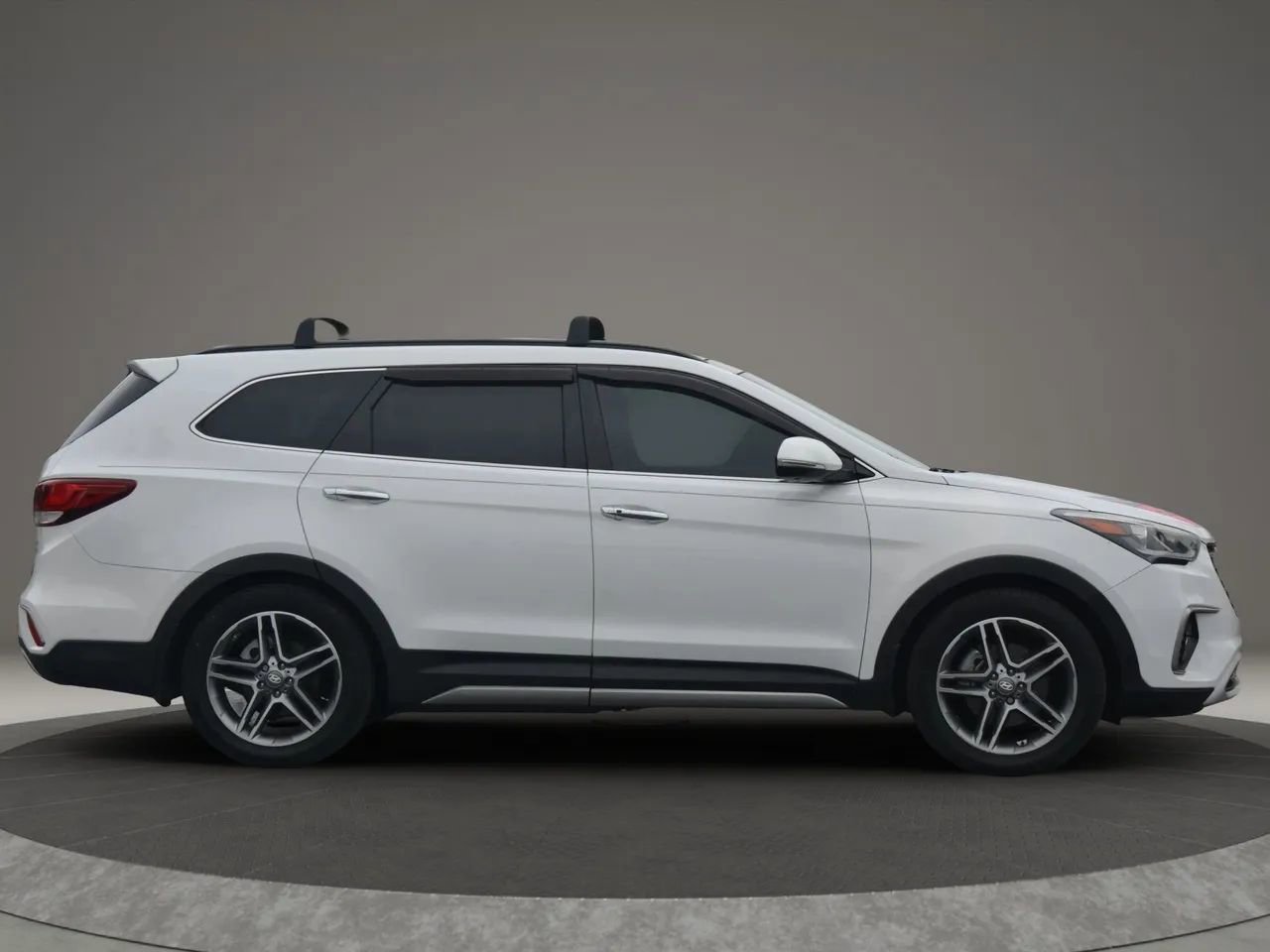 Used 2017 Hyundai Santa Fe Limited image 4