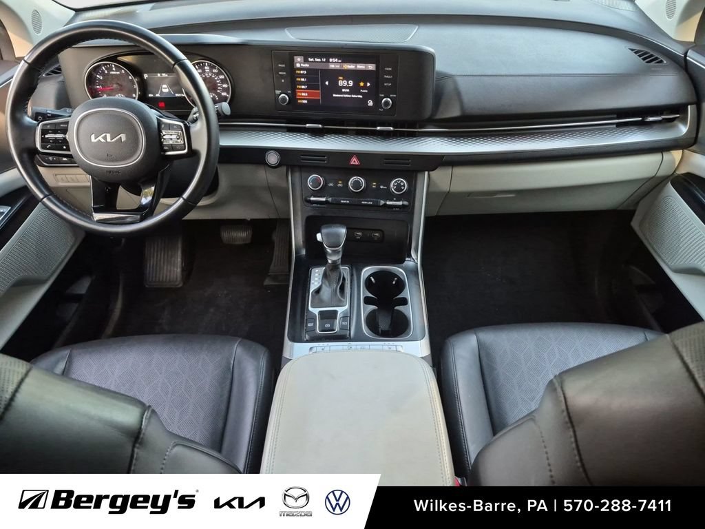Used 2022 Kia Carnival LX FWD image 28