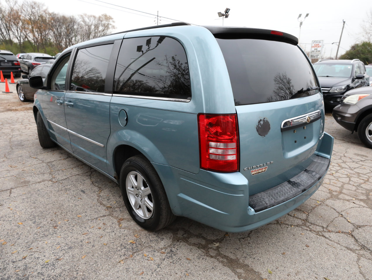 Used 2010 Chrysler Town & Country Touring image 8