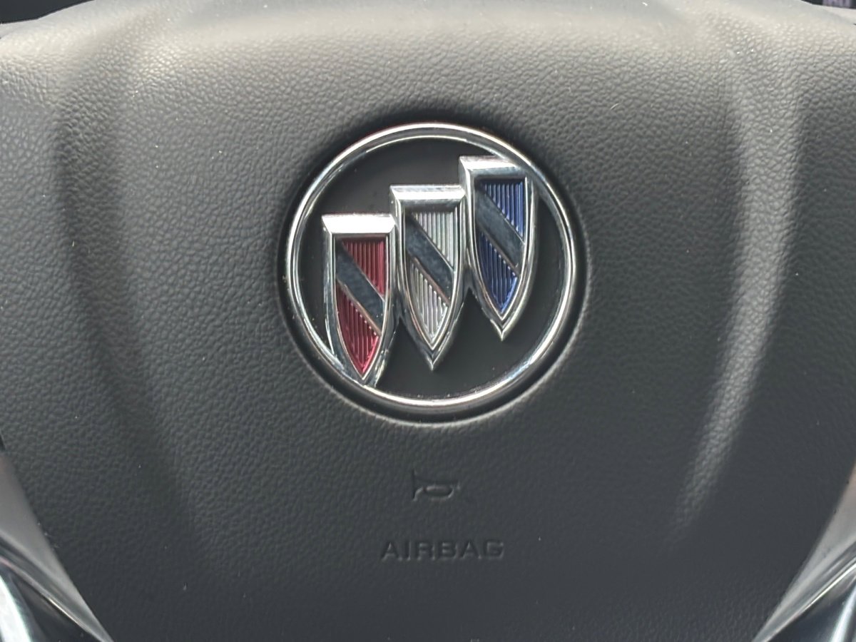 Used 2023 Buick Enclave Essence image 12