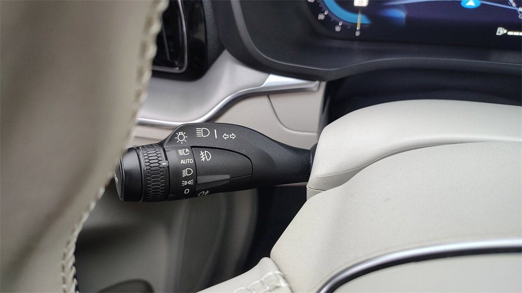 Certified 2023 Volvo XC60 B5 Core w/ Climate Package image 17