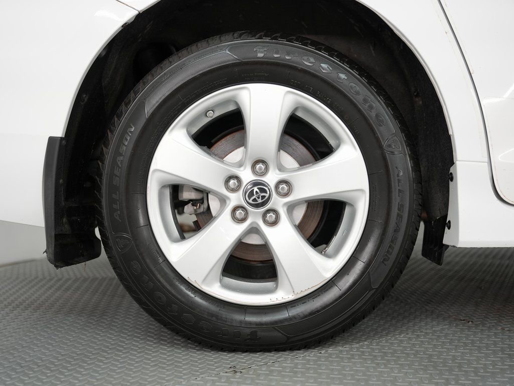 Used 2018 Toyota Sienna LE w/ Carpet Mat Package image 56