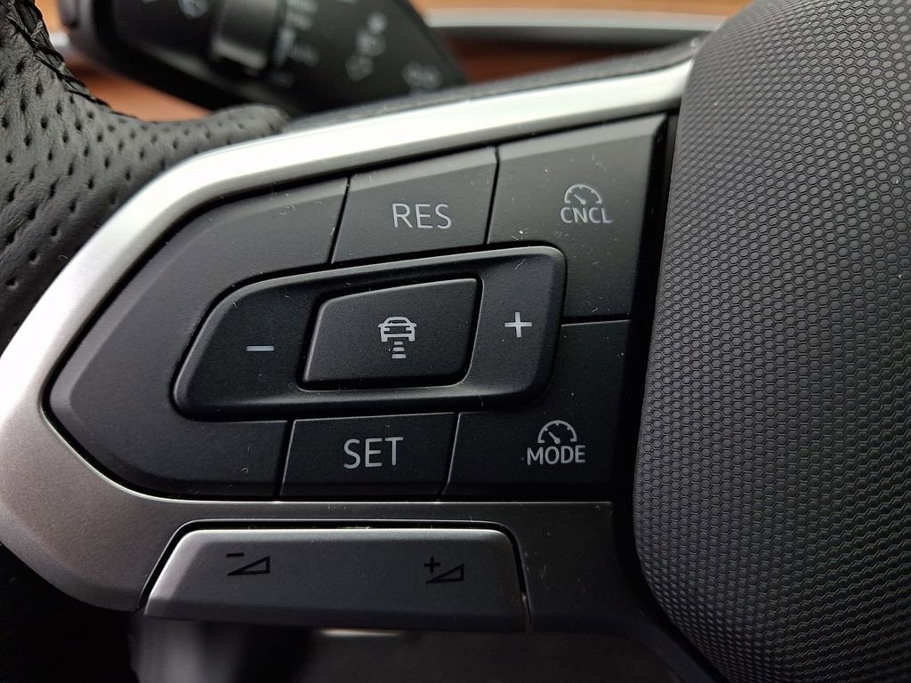 Used 2026 Volkswagen Tiguan SEL R-Line AWD/4WD image 23