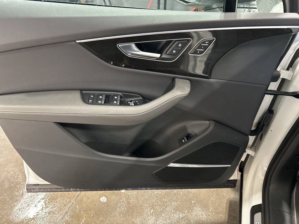 Used 2025 Audi Q7 3.0T Premium Plus image 11