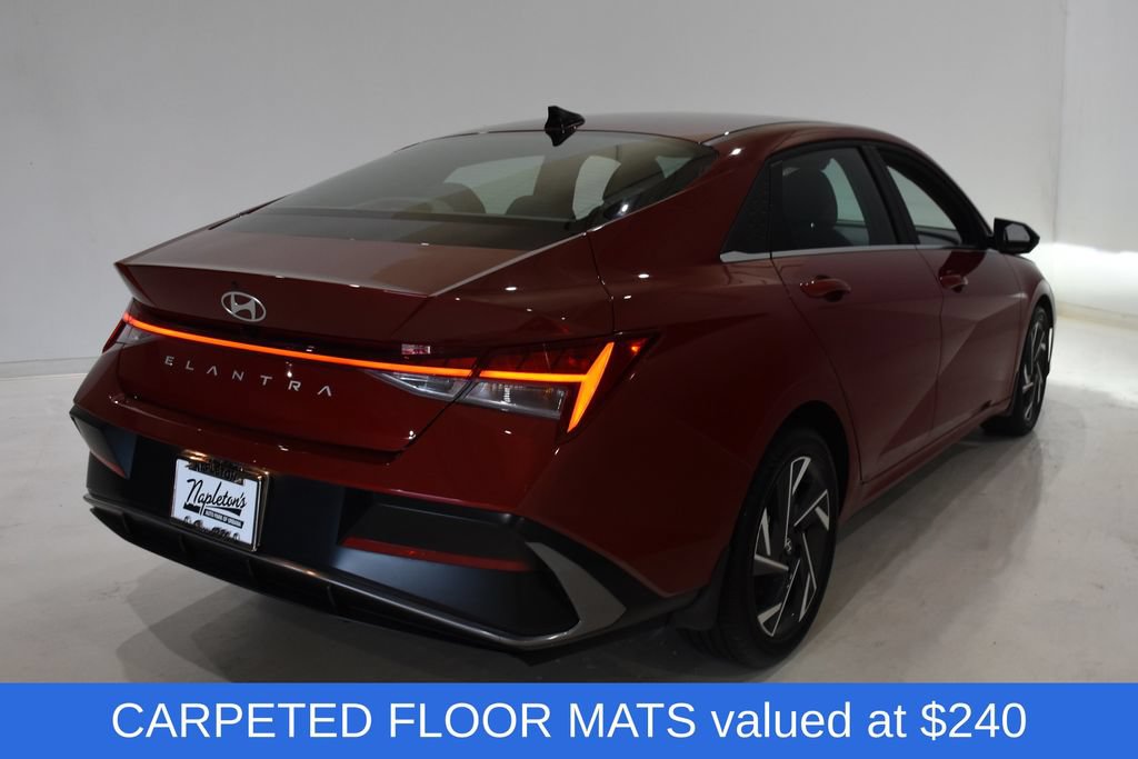Used 2025 Hyundai Elantra SEL FWD image 5