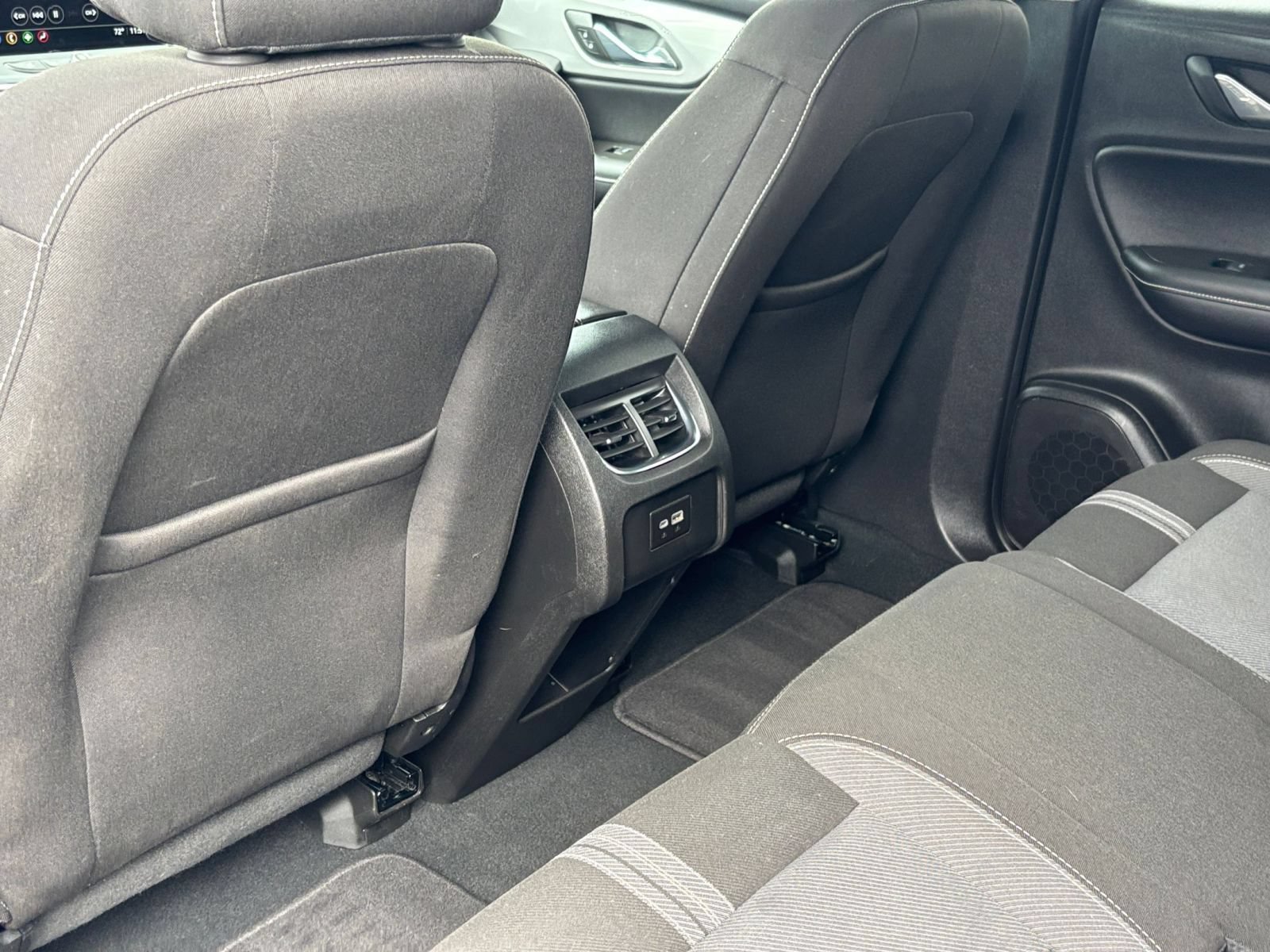 Used 2025 Chevrolet Blazer LT FWD image 23