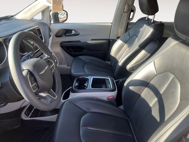 Used 2023 Chrysler Pacifica Touring-L AWD/4WD image 9