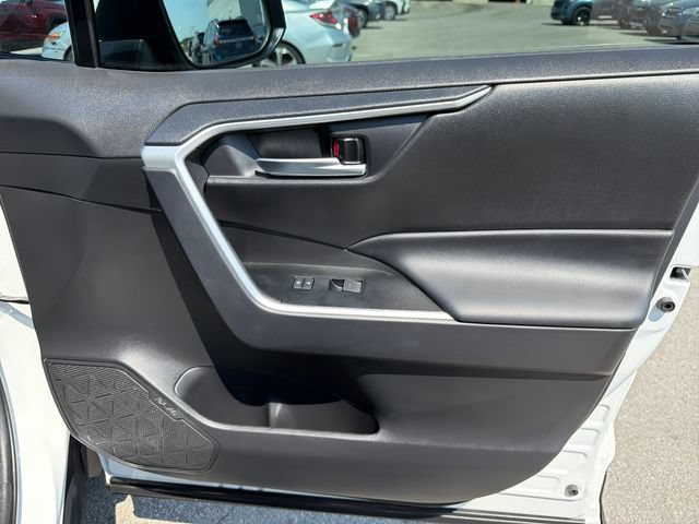 Used 2025 Toyota RAV4 XLE AWD/4WD image 23