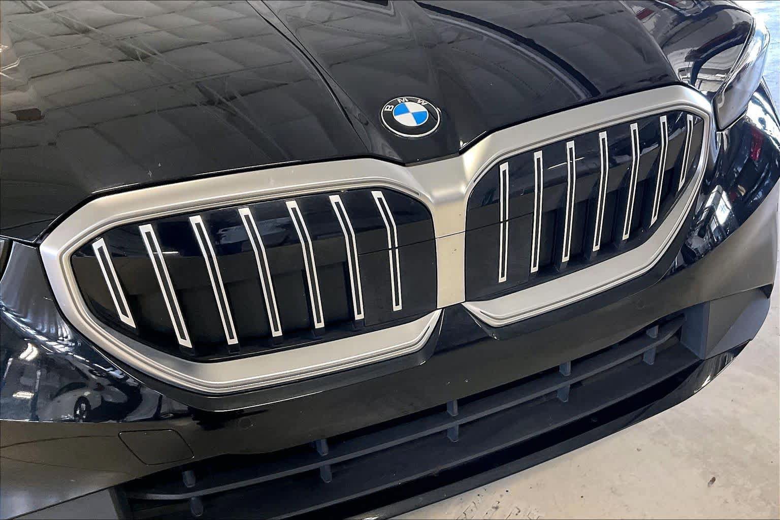 Certified 2025 BMW 530i RWD image 30