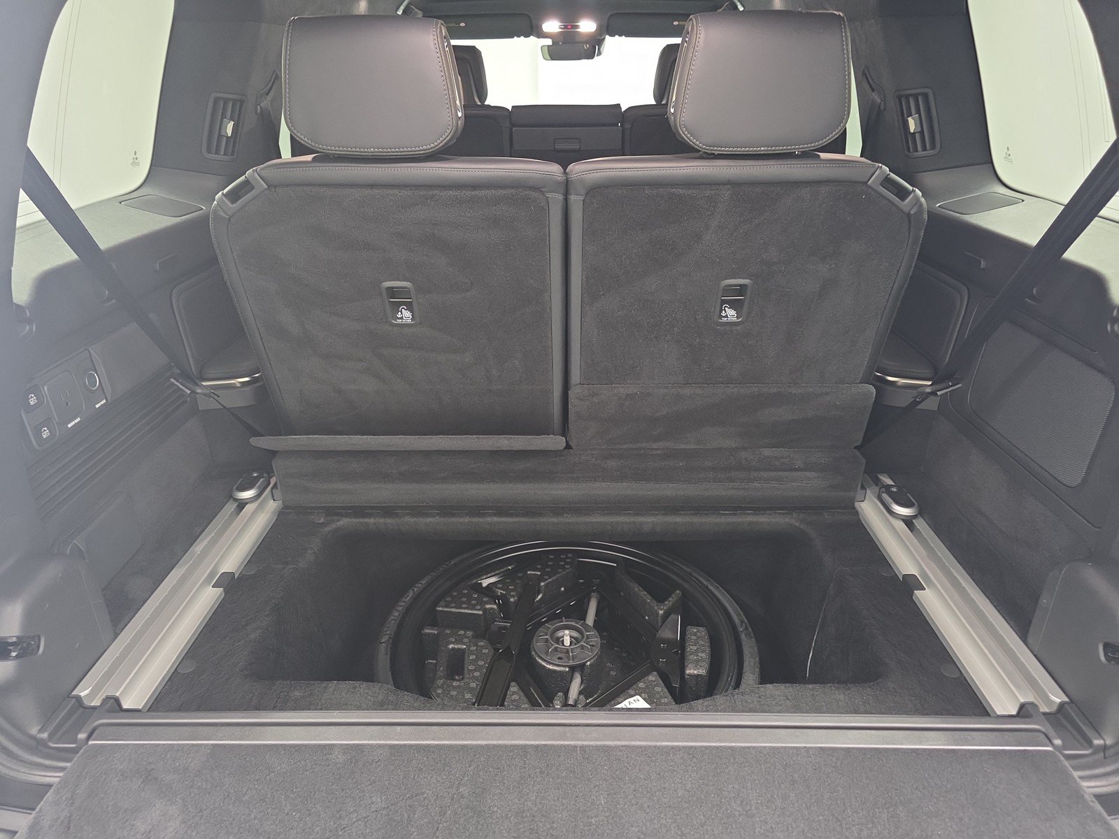 Used 2024 Rivian R1S Adventure AWD/4WD image 26
