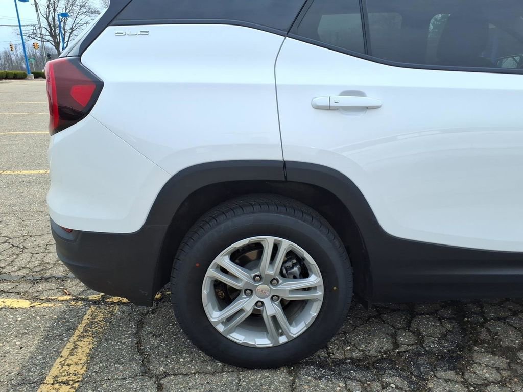 Used 2023 GMC Terrain SLE w/ Driver Convenience Package image 25