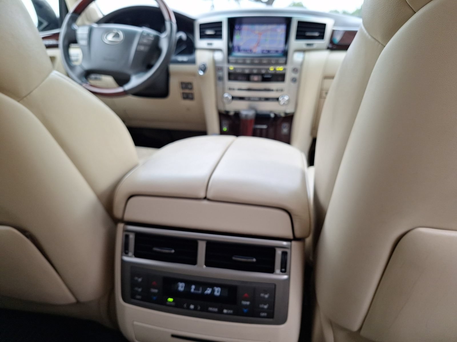Used 2013 Lexus LX 570 4WD w/ Luxury Pkg image 34
