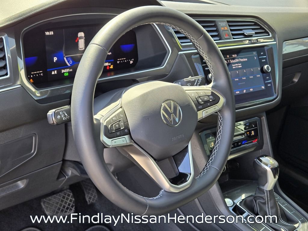 Used 2023 Volkswagen Tiguan SE w/ Panoramic Sunroof Package FWD image 23