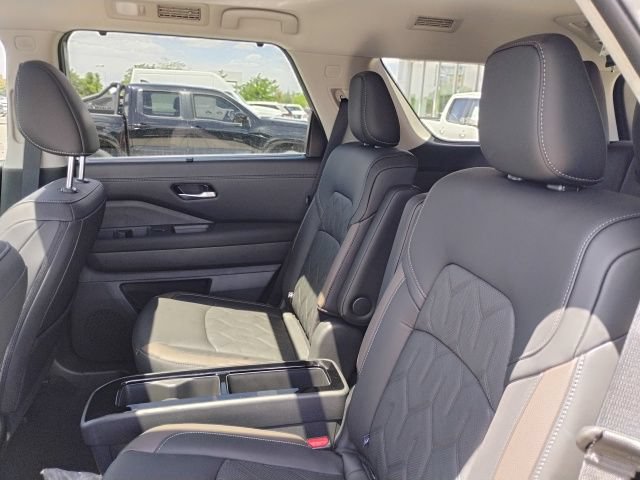 New 2026 Nissan Pathfinder Platinum AWD/4WD image 13