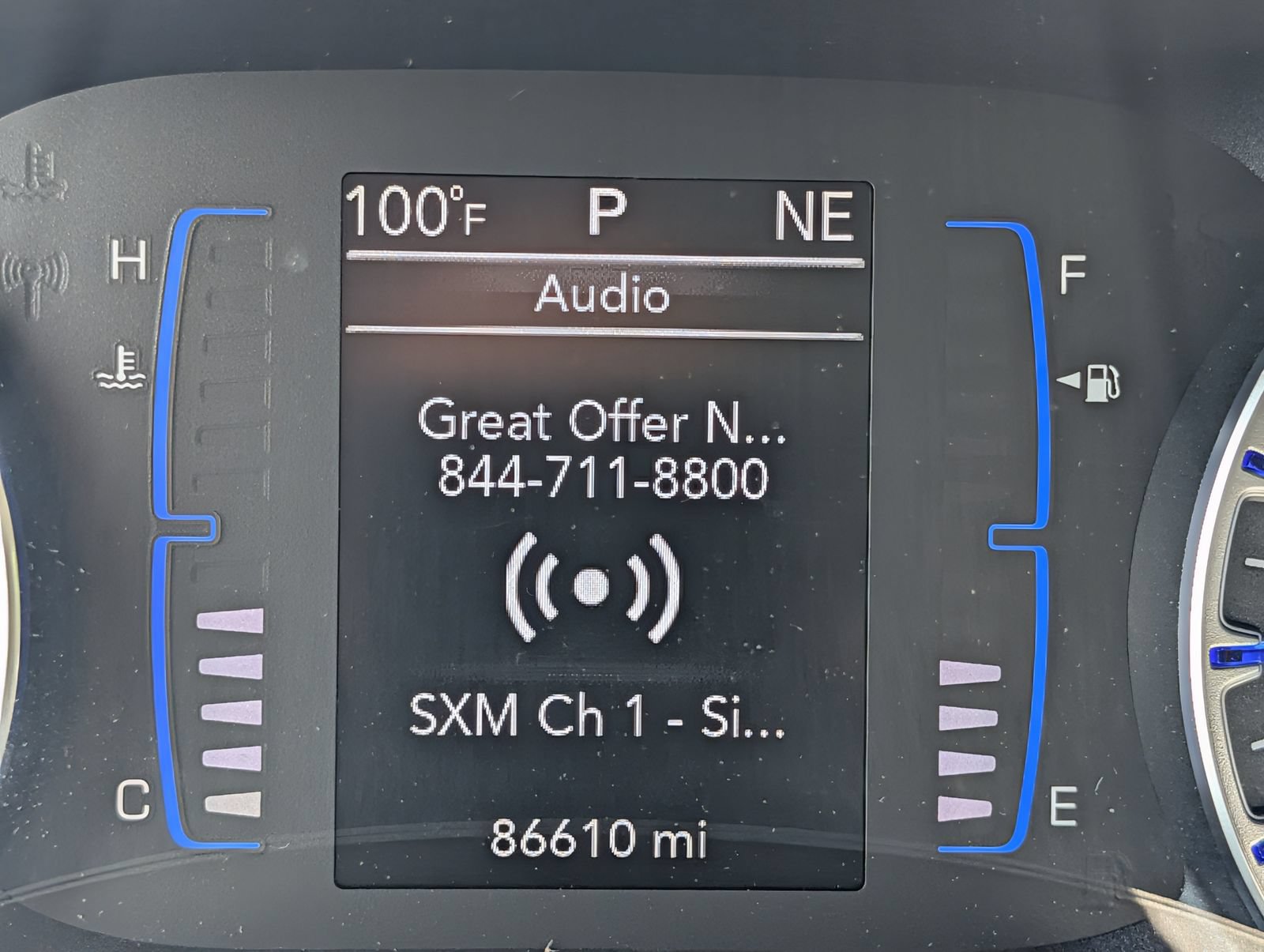 Used 2023 Chrysler Voyager LX FWD image 5