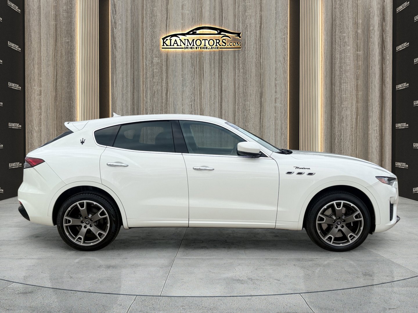 Used 2023 Maserati Levante Modena image 8