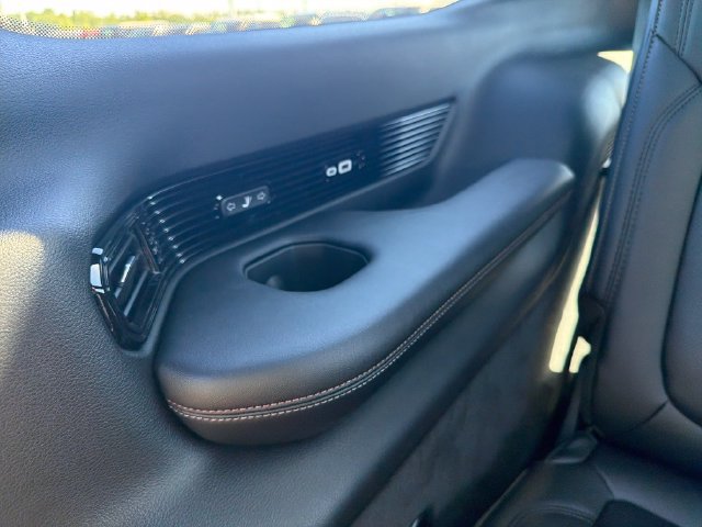 New 2027 Jeep Grand Wagoneer Overland AWD/4WD image 36