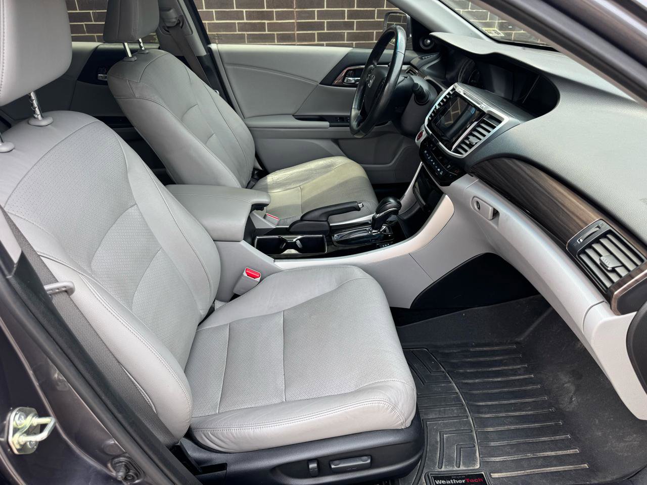 Used 2017 Honda Accord EX-L image 12
