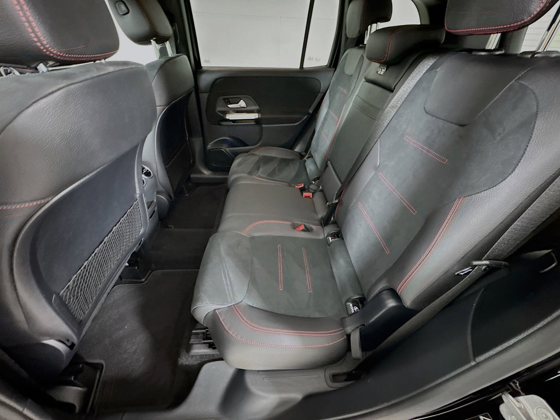 Used 2025 Mercedes-Benz GLB 250 image 24