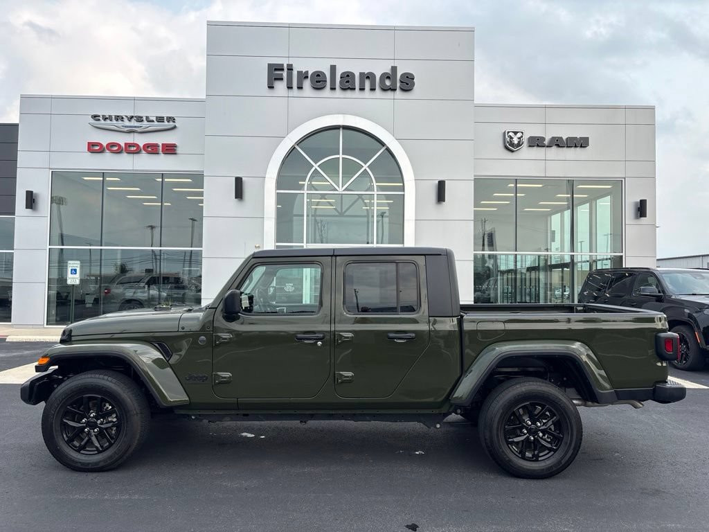 Used 2022 Jeep Gladiator Sport AWD/4WD image 2