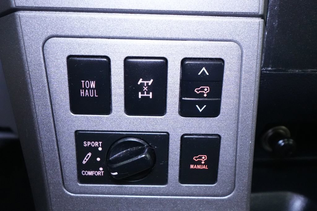 Used 2013 Toyota Sequoia Platinum image 39