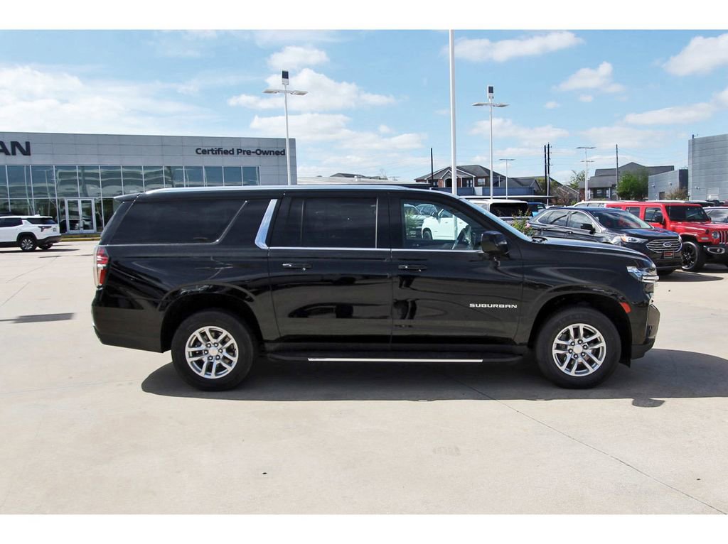 Used 2024 Chevrolet Suburban LT AWD/4WD image 7
