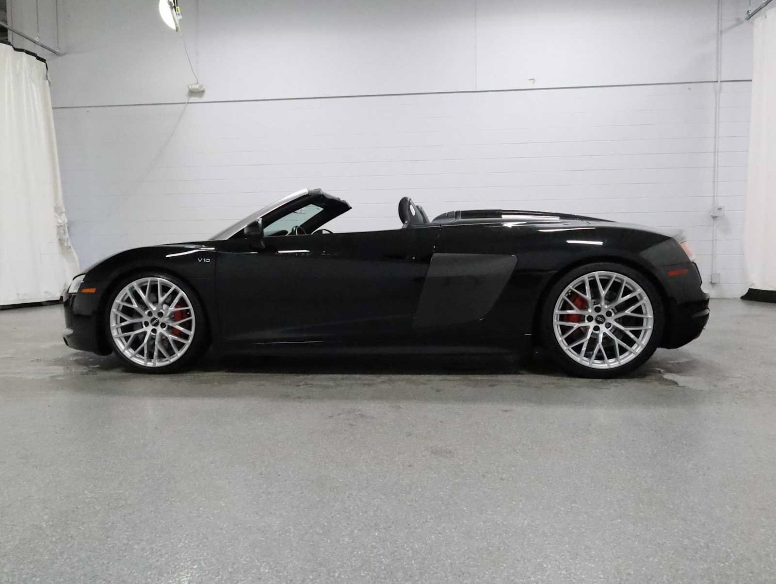 Used 2017 Audi R8 V10 w/ Carbon Exterior Package AWD/4WD image 2