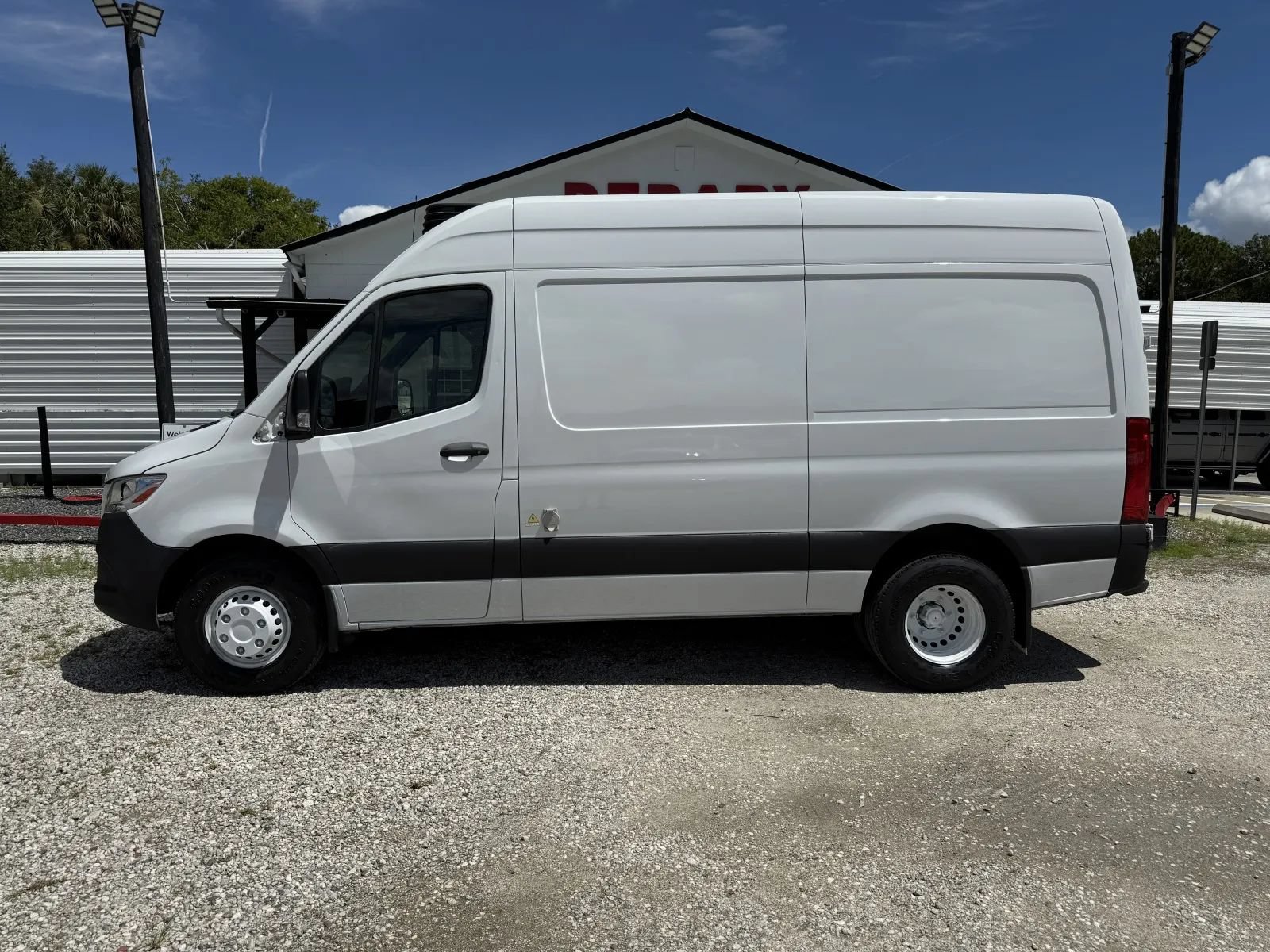 Used 2019 Freightliner Sprinter 144 RWD image 4