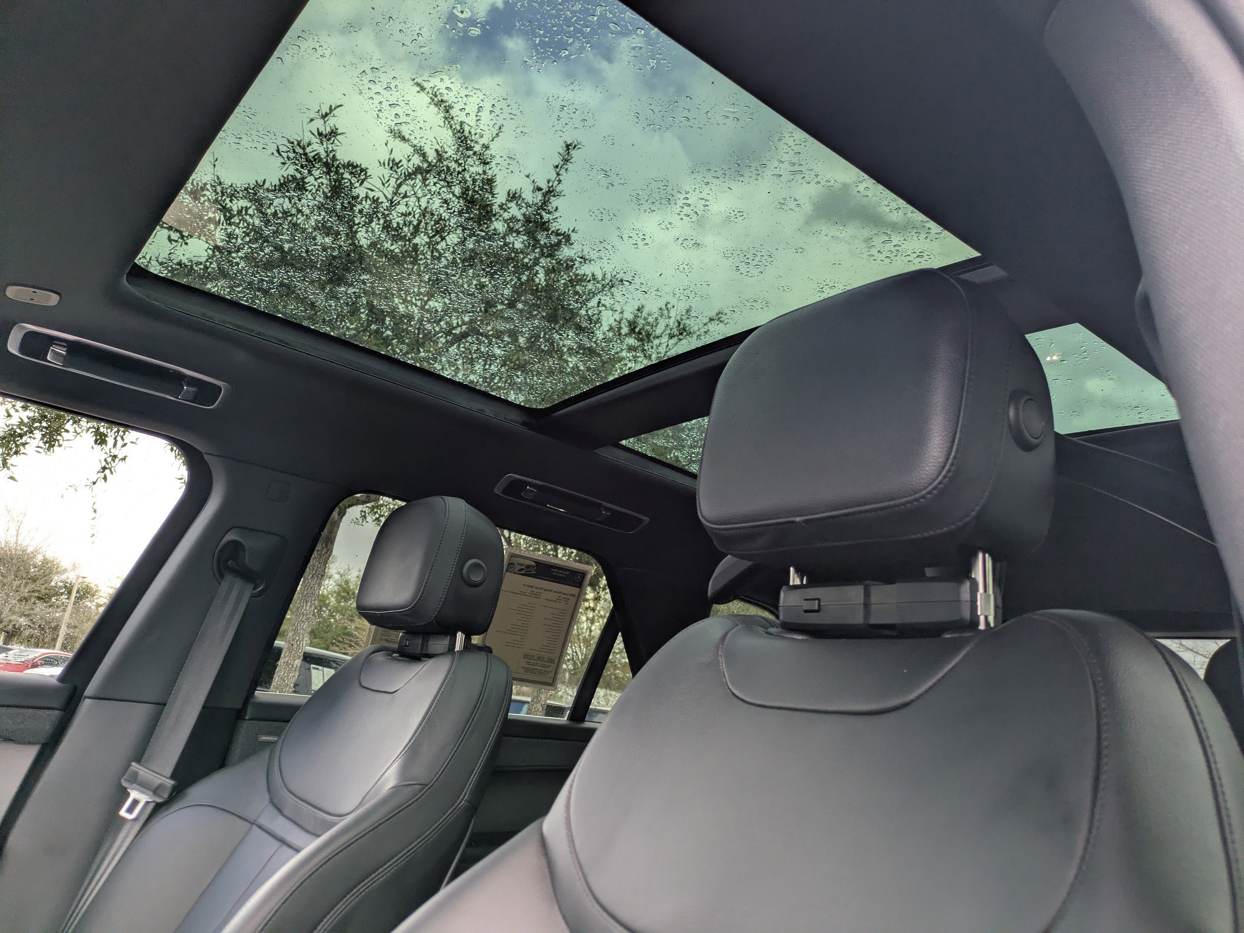 Used 2025 Land Rover Range Rover Sport image 4