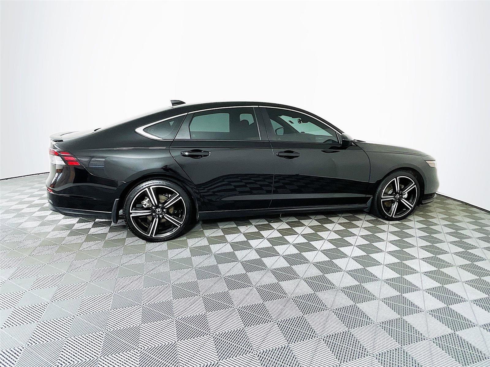 Used 2024 Honda Accord Sport image 10