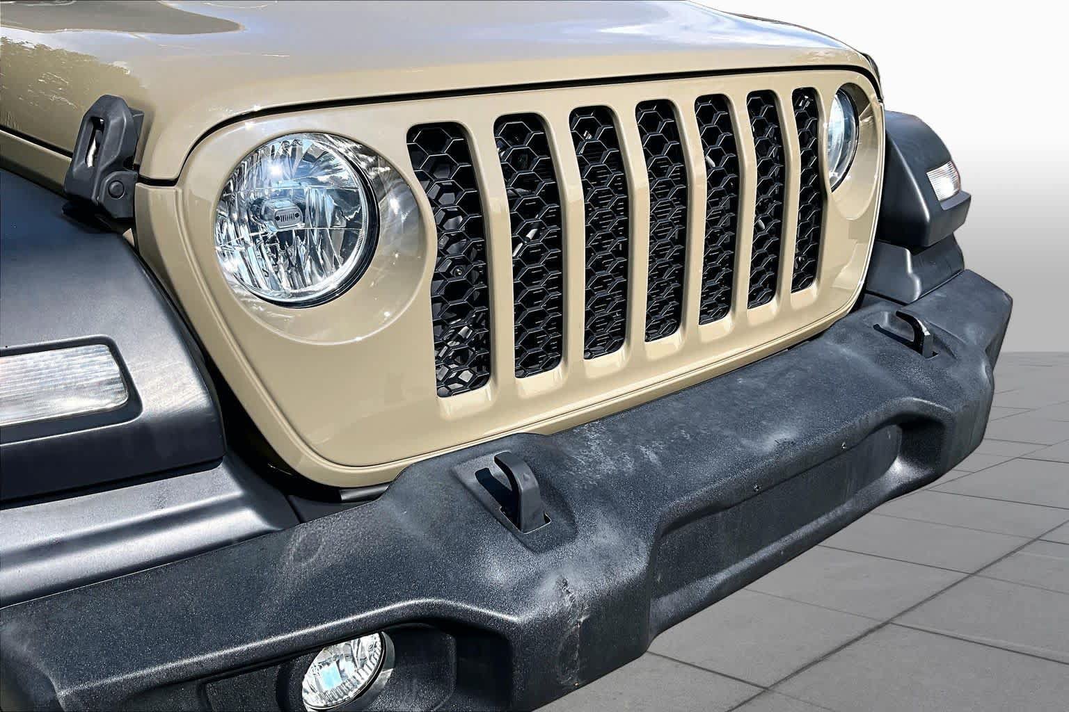 Used 2020 Jeep Gladiator Sport AWD/4WD image 30