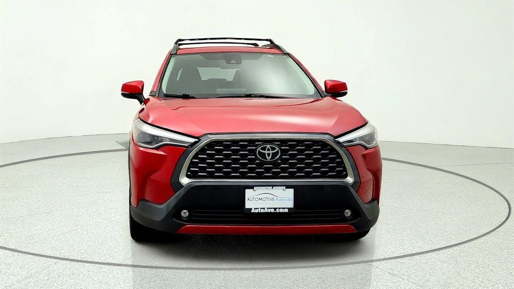 Used 2022 Toyota Corolla Cross XLE w/ Convenience Package FWD image 2