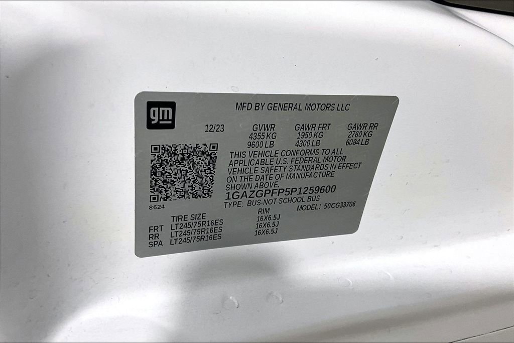 Used 2023 Chevrolet Express 3500 LT w/ LT Preferred Equipment Group RWD image 25