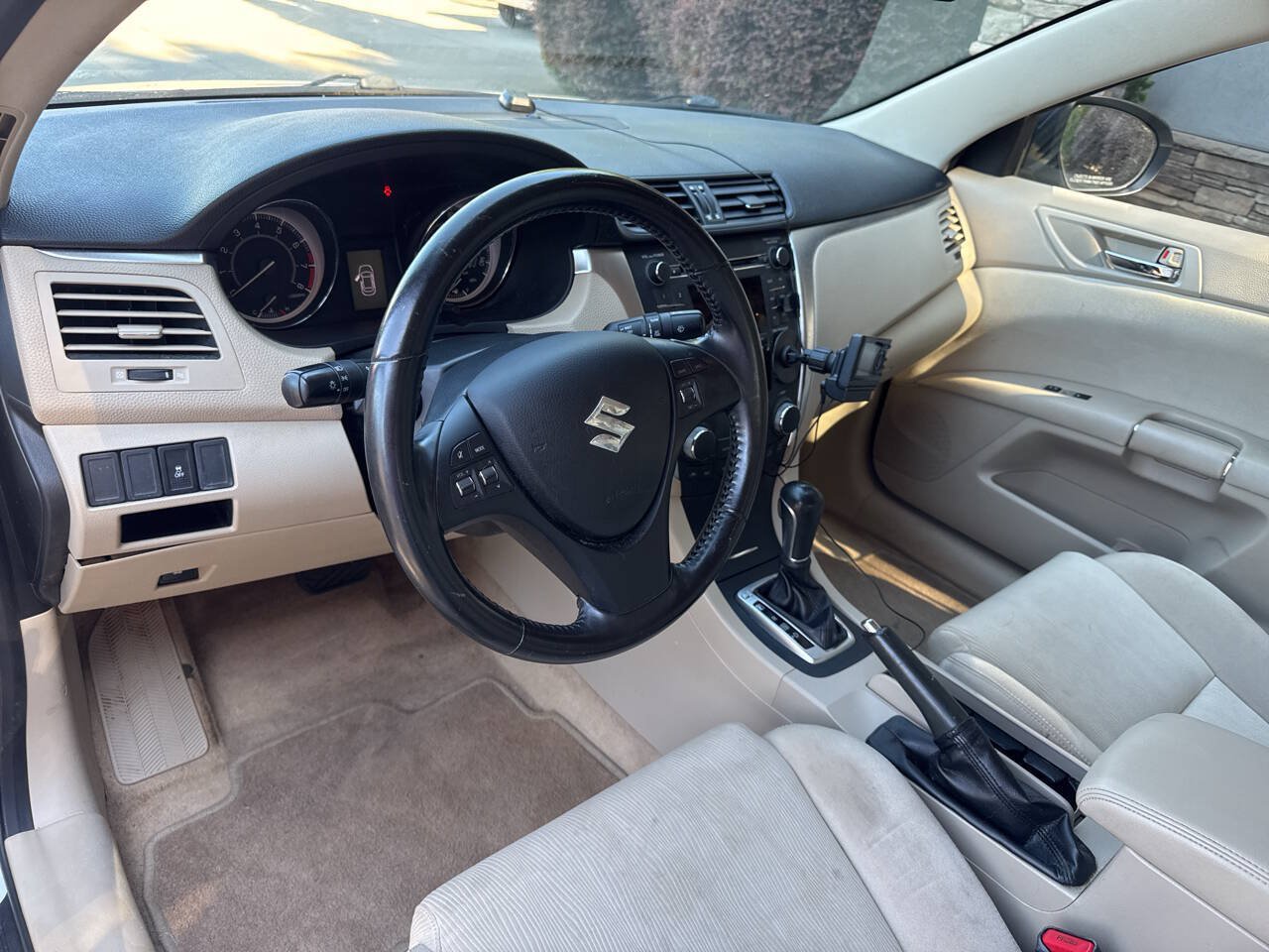 Used 2012 Suzuki Kizashi SE FWD image 10