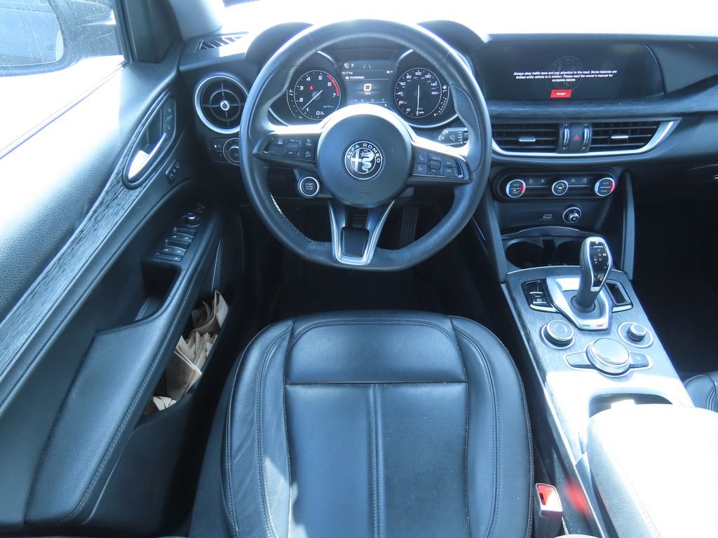 Used 2021 Alfa Romeo Stelvio Sprint w/ Nero Edizione image 5
