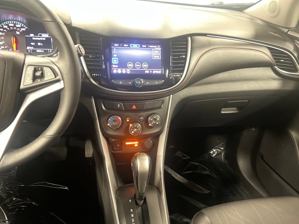 Used 2022 Chevrolet Trax LT w/ LT Convenience Package AWD/4WD image 22