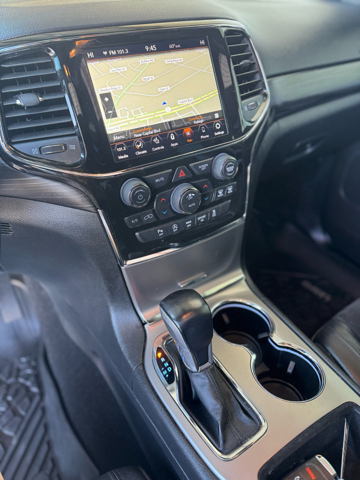 Used 2021 Jeep Grand Cherokee Laredo X image 13