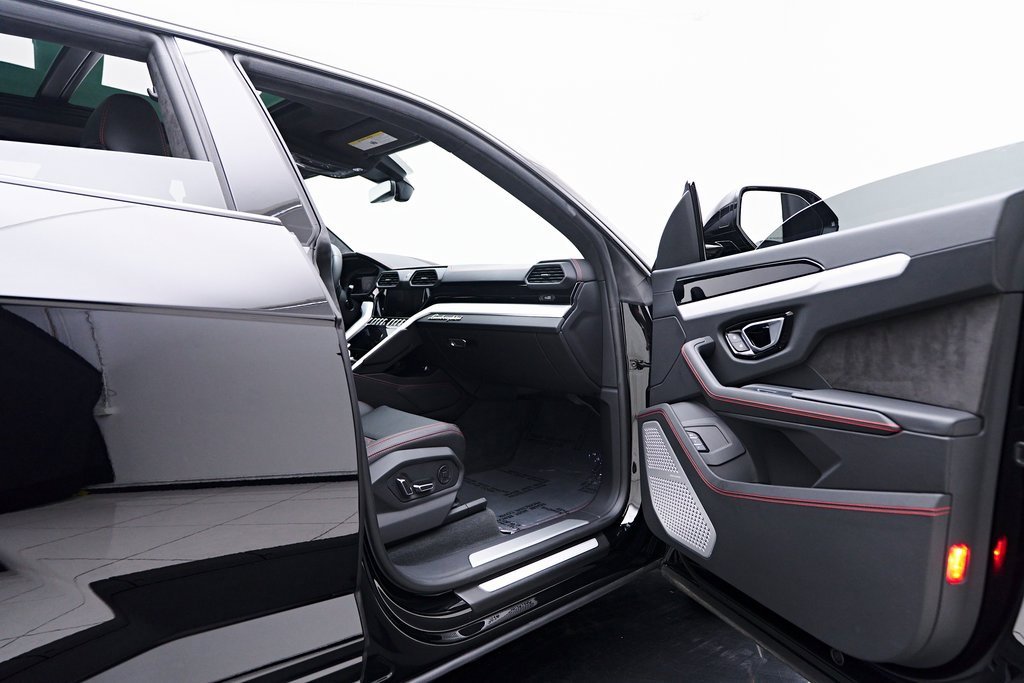 Used 2022 Lamborghini Urus image 29