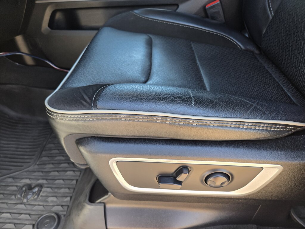 Used 2024 RAM 1500 Laramie AWD/4WD image 9