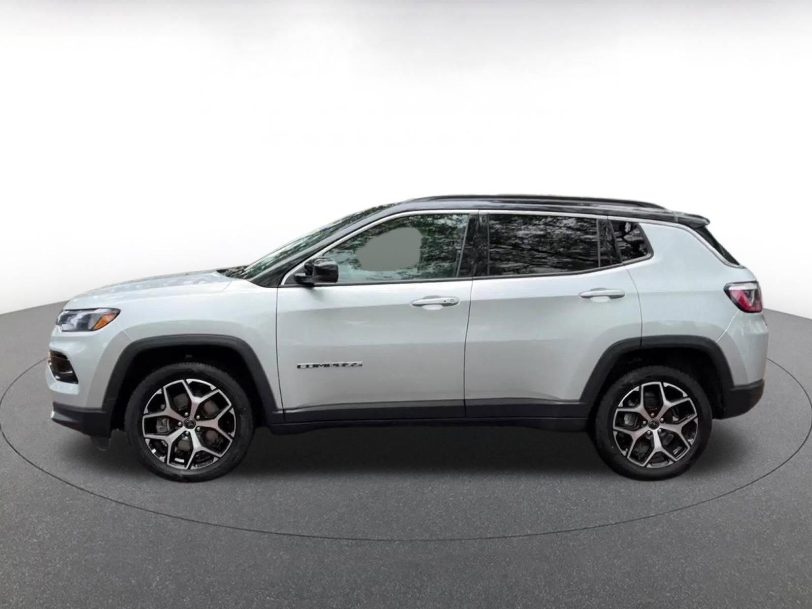 Used 2025 Jeep Compass Limited image 9