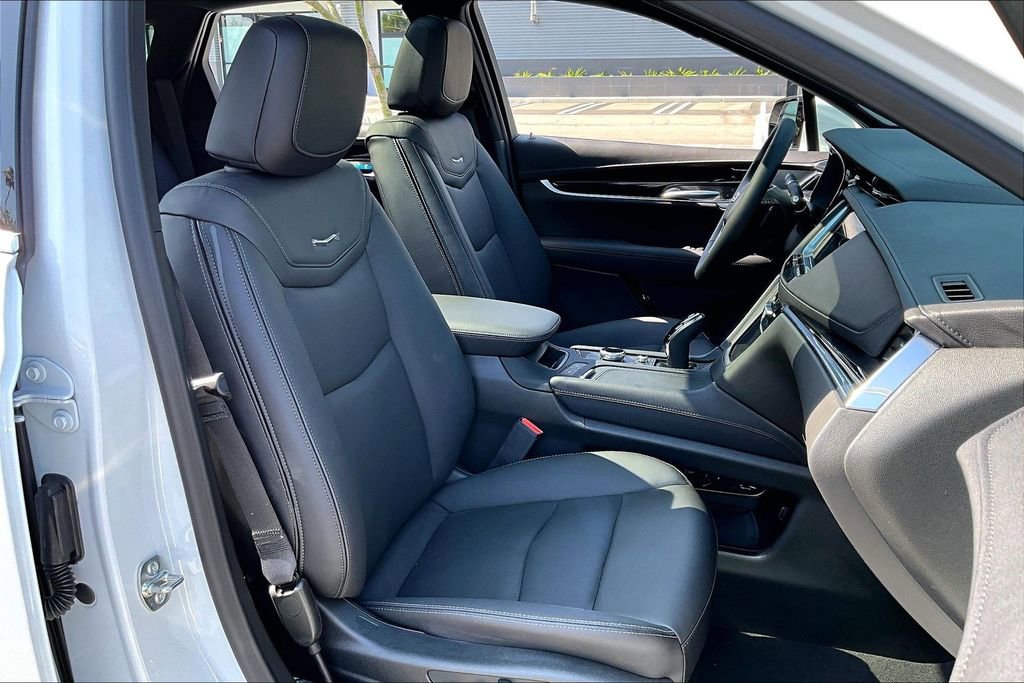 New 2026 Cadillac XT5 Premium Luxury w/ LPO, ONYX Package FWD image 33