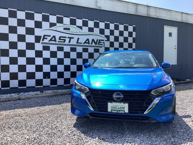 Used 2024 Nissan Sentra SV image 2
