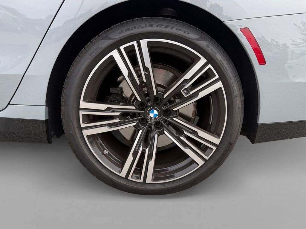 Used 2023 BMW 740i image 37